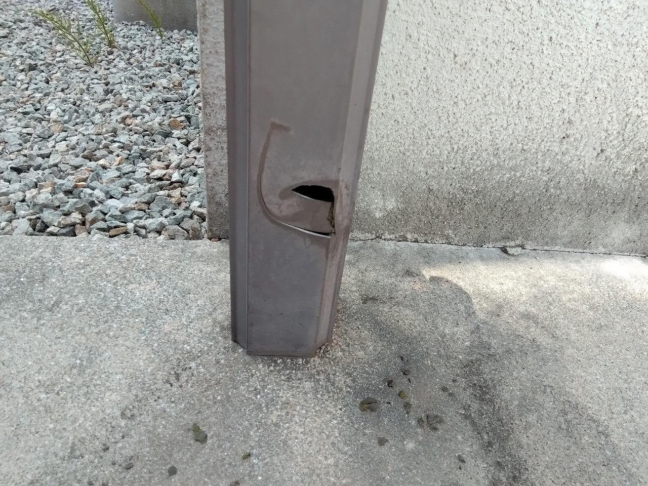 雹災害　竪樋(S30)穴開き